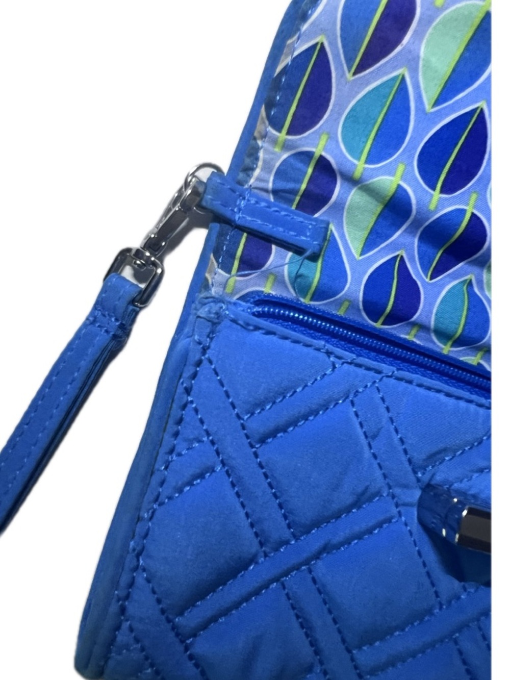 VERA BRADLEY Cobalt Quilted Turn-Lock Wristlet NWOT - Picture 4 of 7